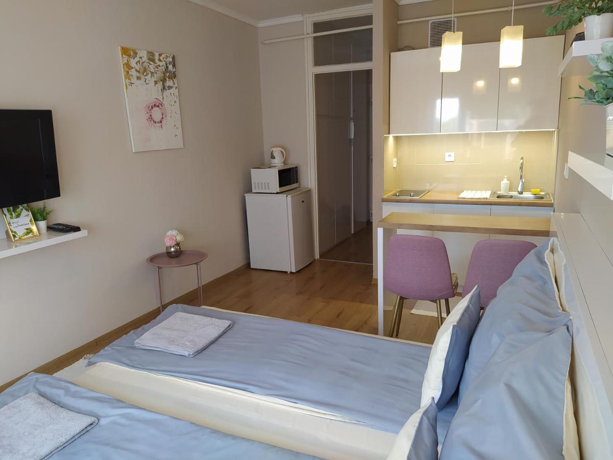 Lia Apartman Apartment นีเรกฮาซา ภายนอก รูปภาพ